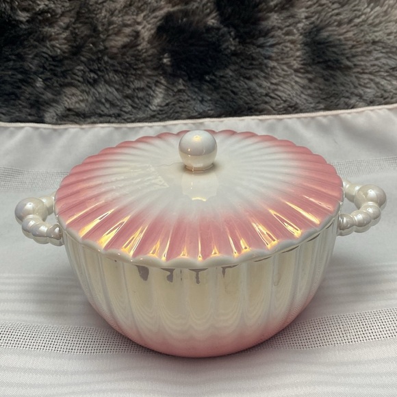 Pink and White Pearl Ceramic Bowl With Lid - Picture 2 of 16